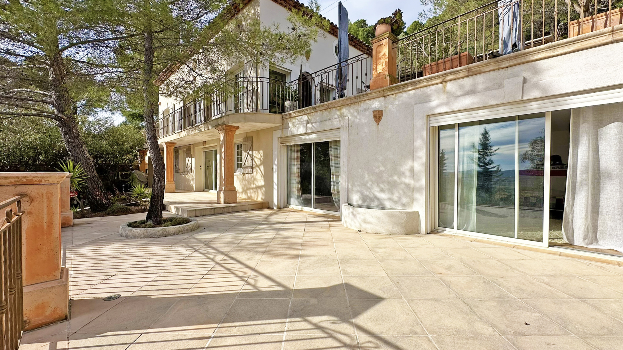 Villa de 306 m2 avec piscine et vue dégagée