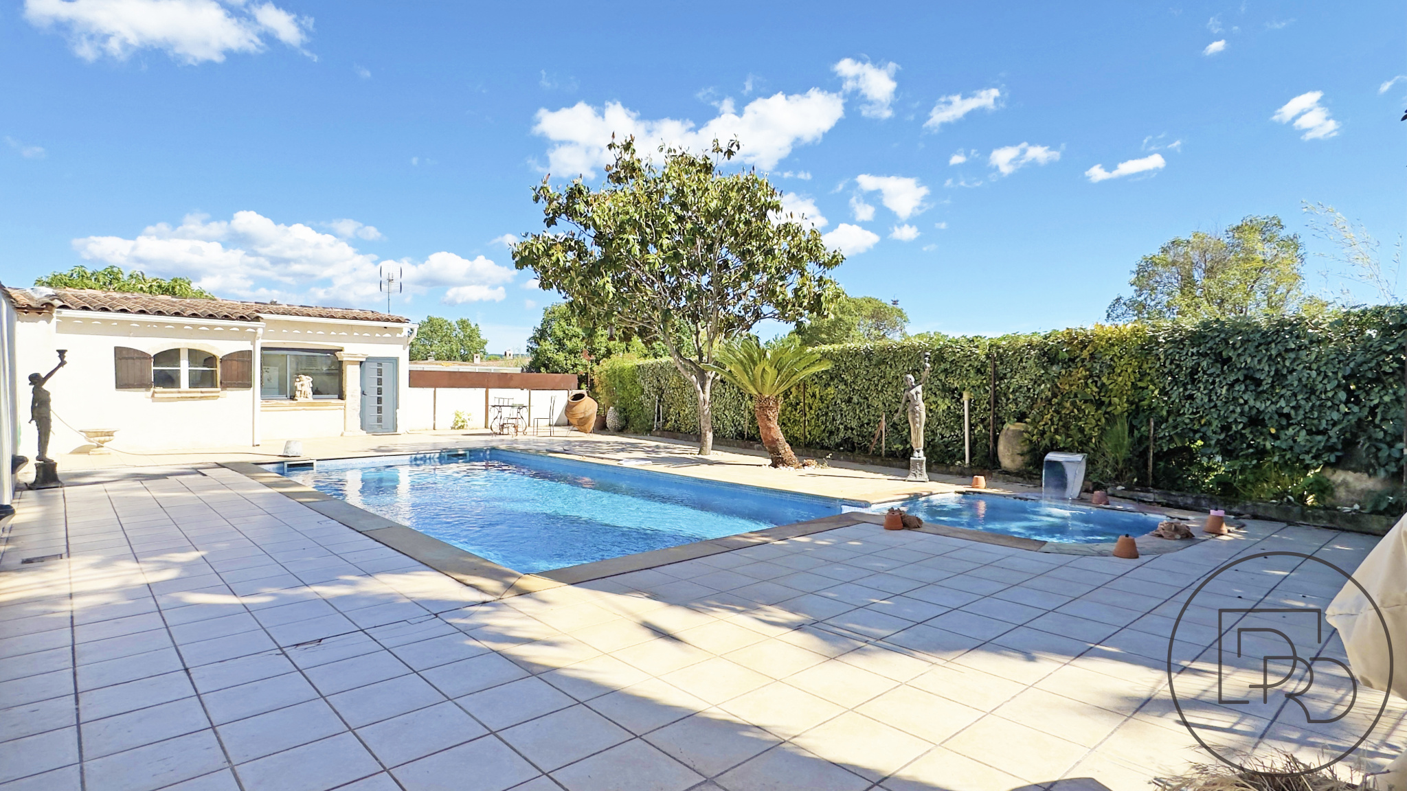 Propriété à Carnoules avec piscine, pool house et terrain constructible