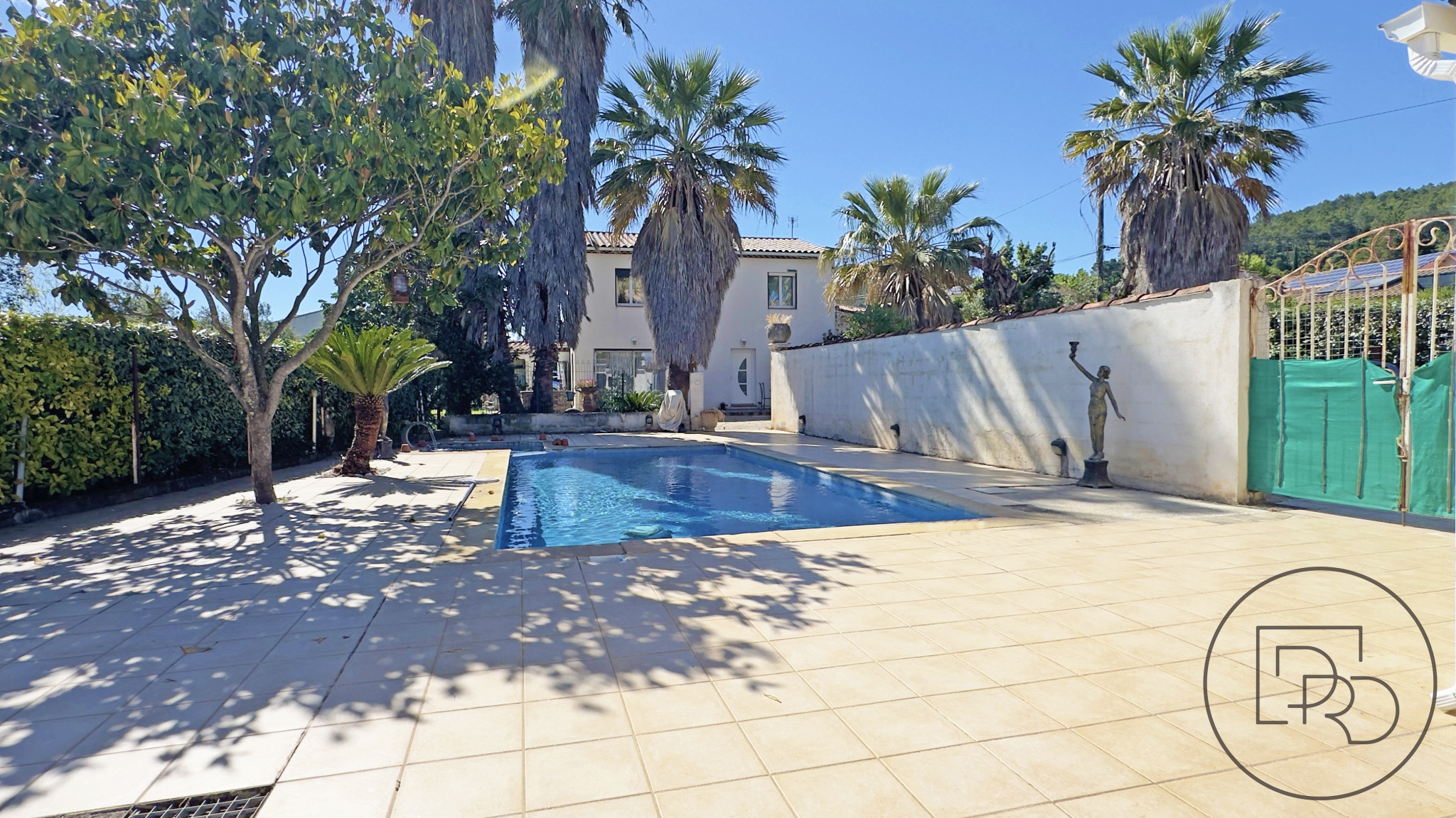 Propriété à Carnoules avec piscine, pool house et terrain constructible