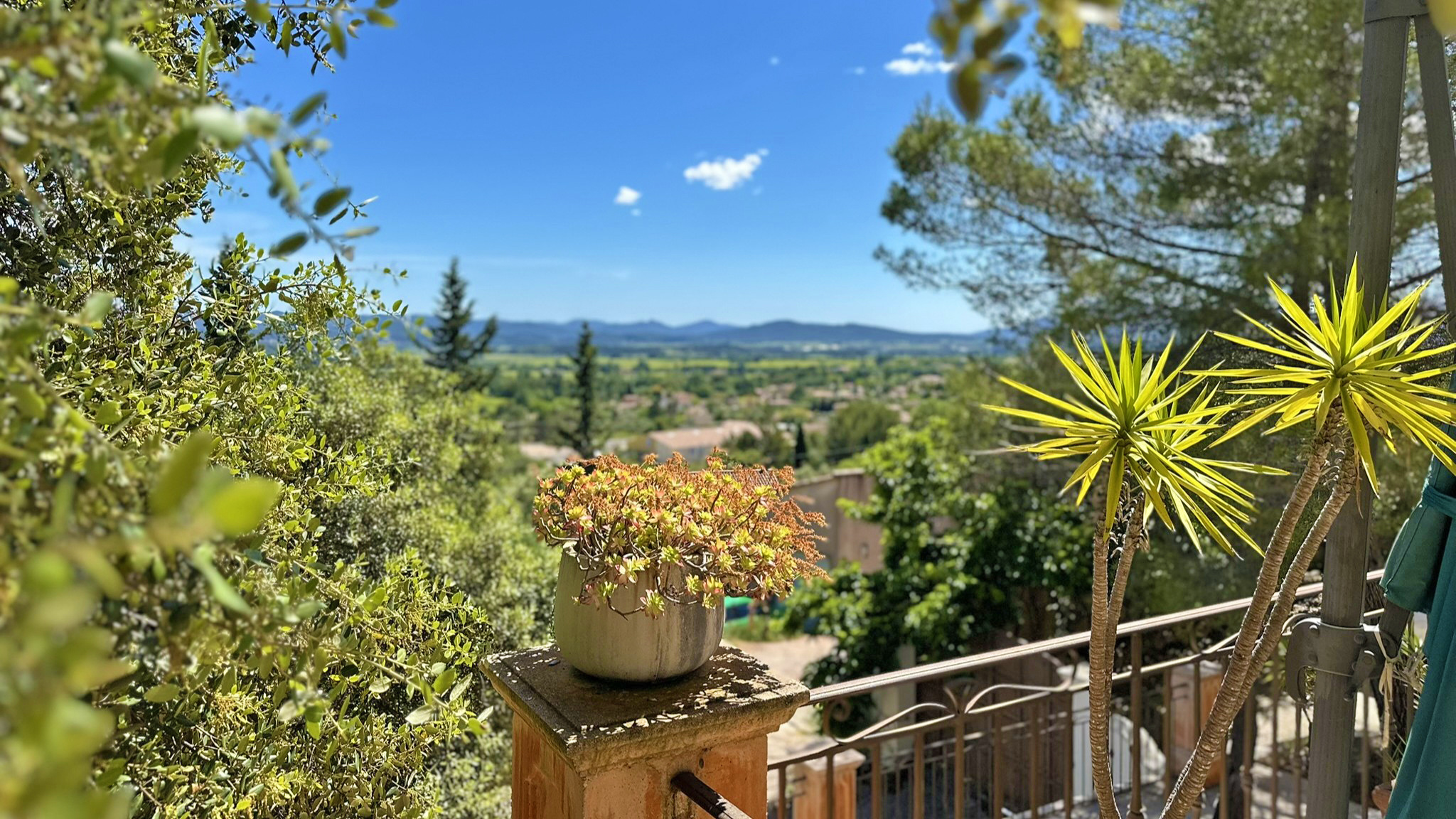 Villa de 306 m2 avec piscine et vue dégagée