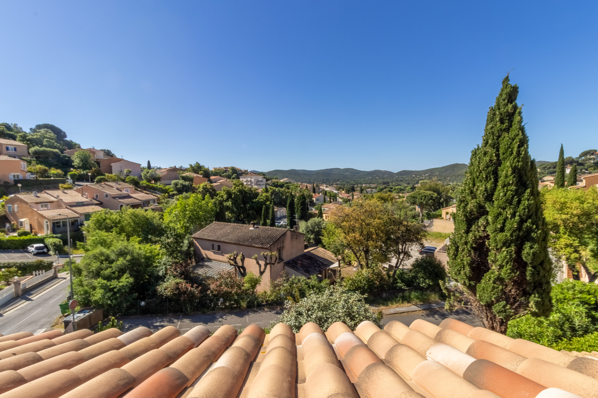 Duplex avec terrasse, entièrement rénové