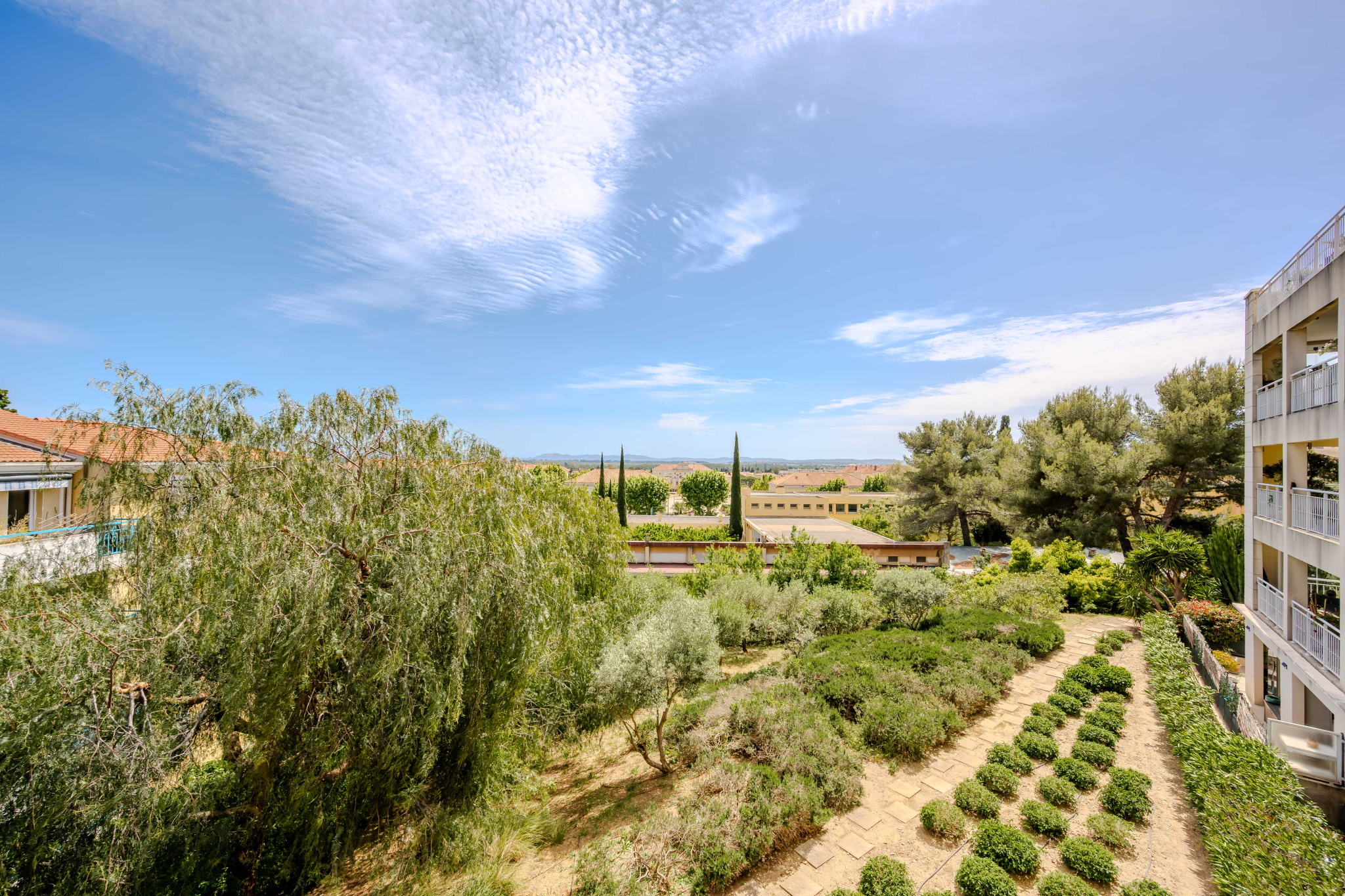 DOUBLE TERRASSE ET GRAND GARAGE …