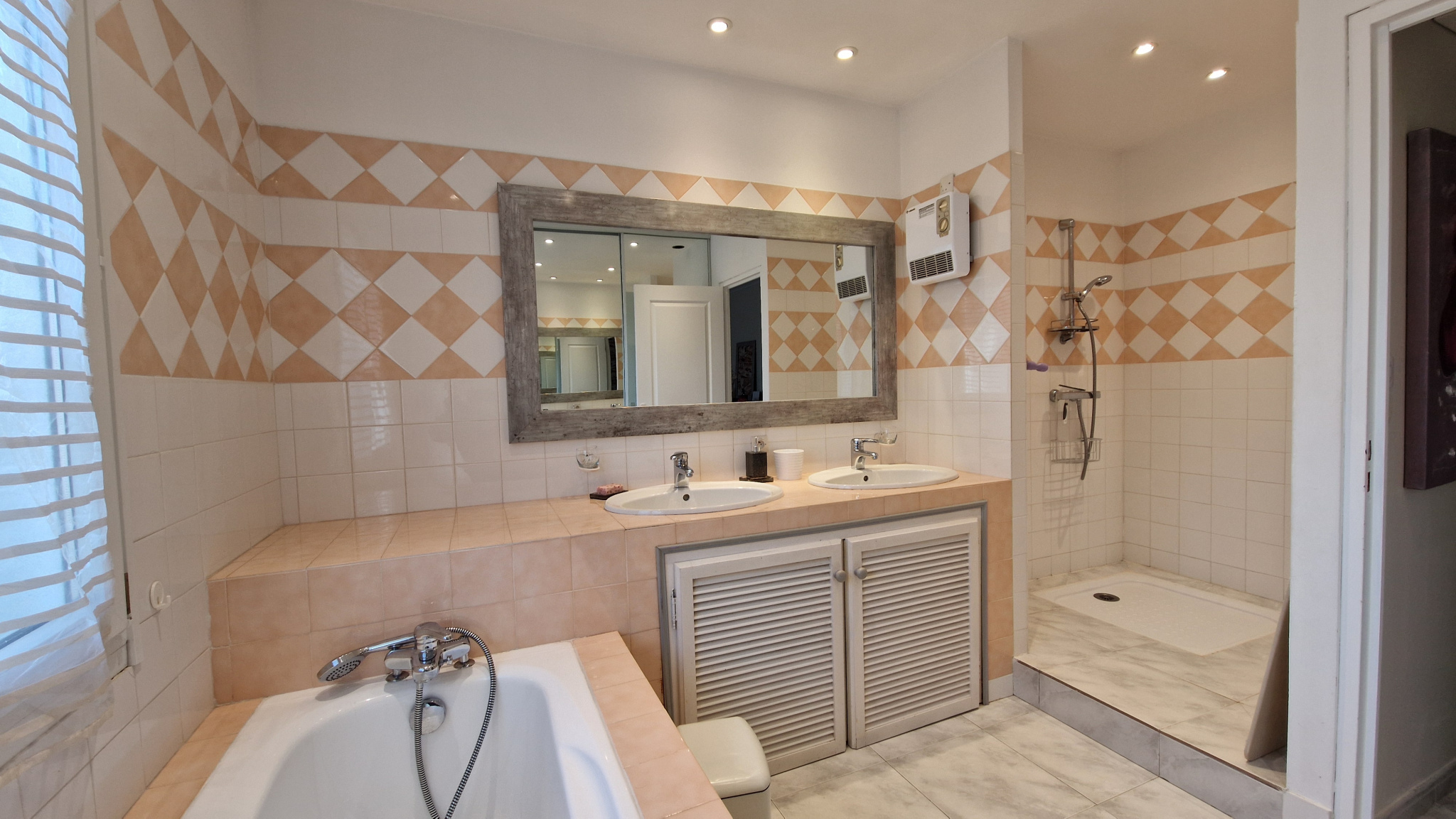Exclusivité Luxury. Immoprovence by Victoria Immobilier vous présente cette villa magnifique à st Maximin la S