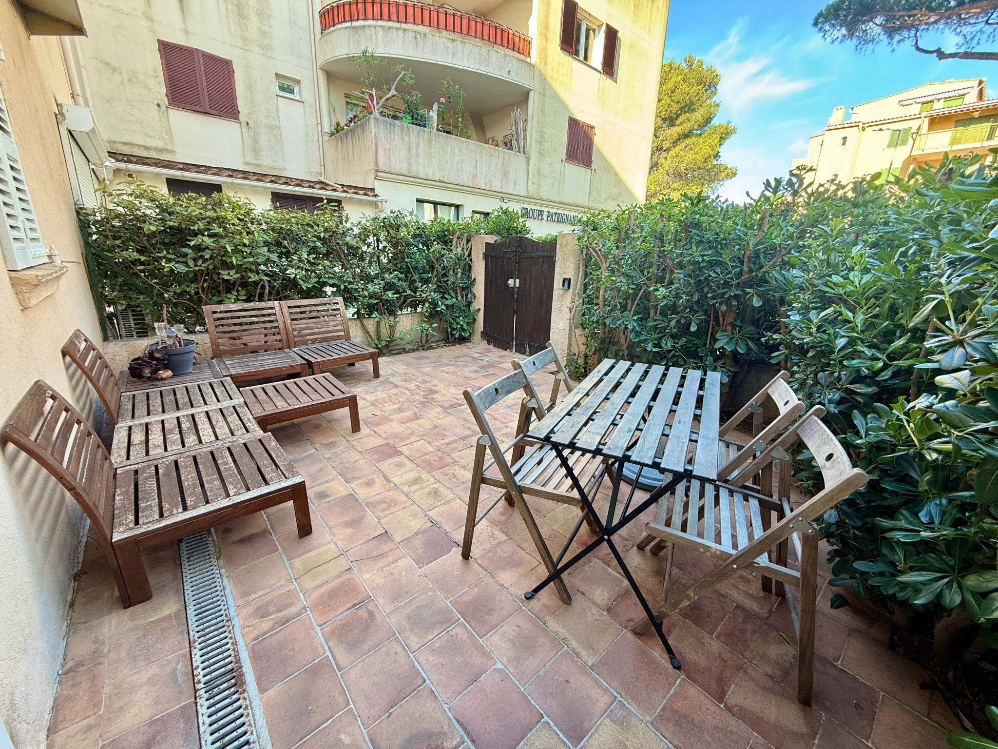 Cavalaire-sur-Mer   Élégant appartement en rez-de-jardin à deux pas du centre-ville