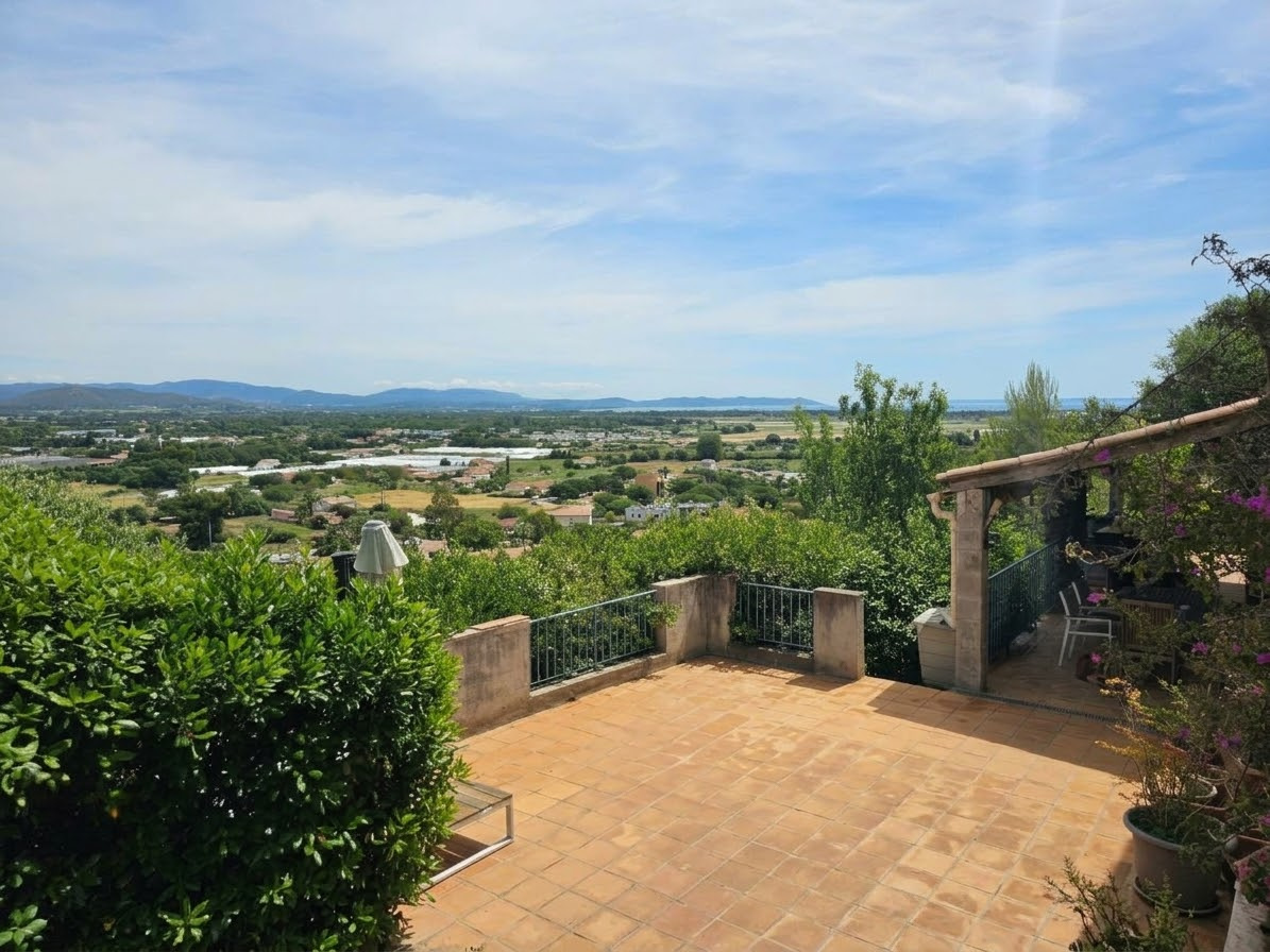 Maison individuelle avec vue dégagée jusqu&rsquo;à la mer