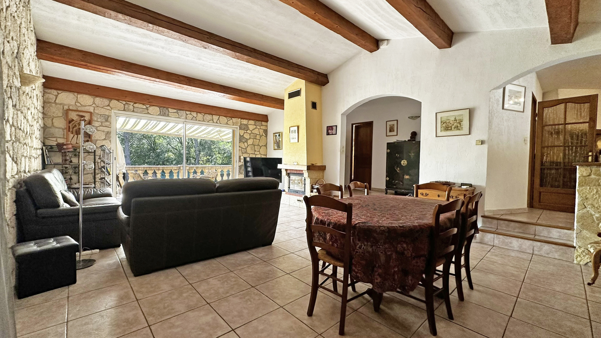 MAISON FAMILIALE AVEC PISCINE   CALME ET ESPACE SANS VIS-À-VIS