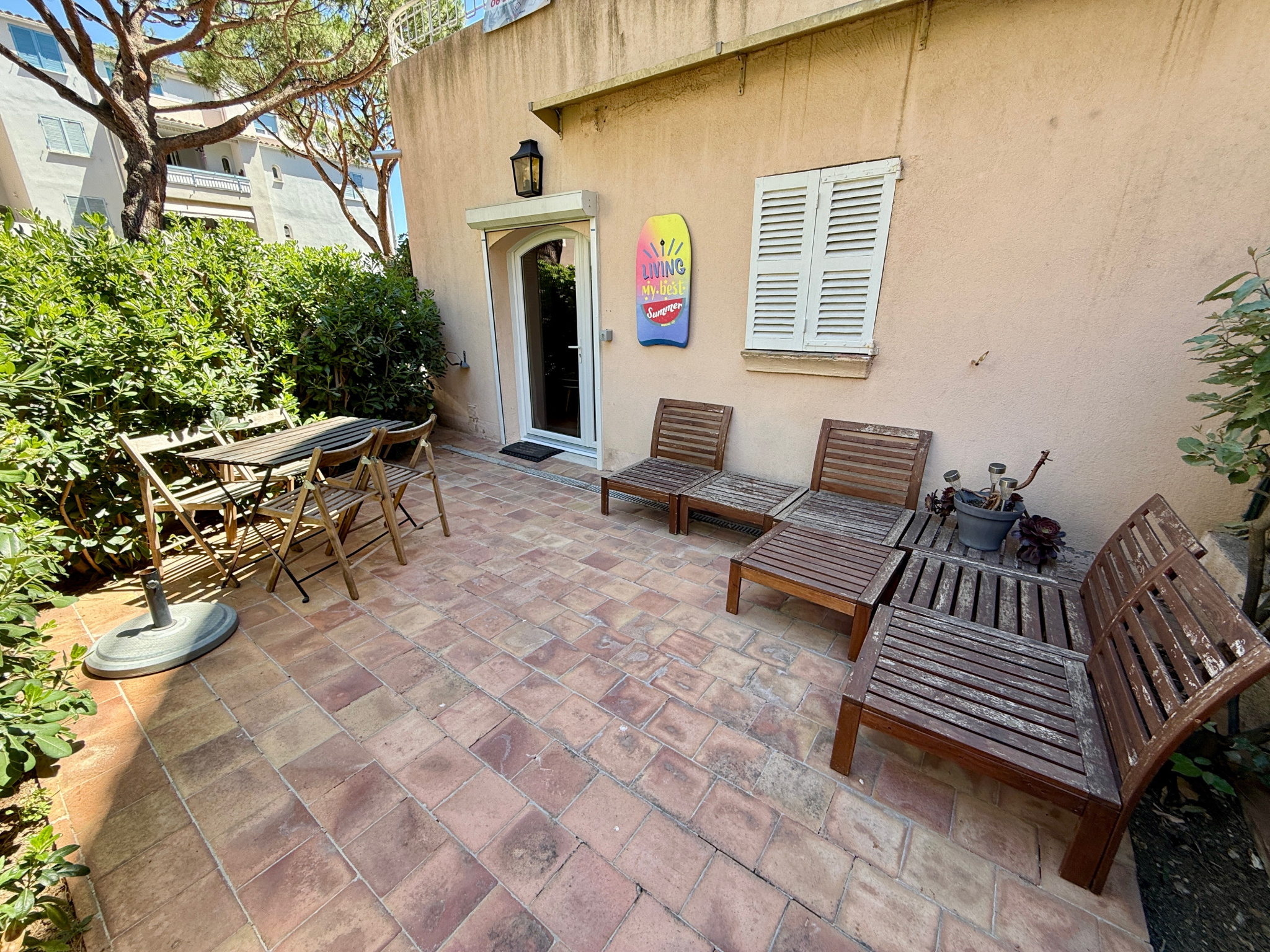 Cavalaire-sur-Mer   Élégant appartement en rez-de-jardin à deux pas du centre-ville