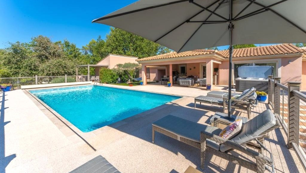 Exclusivité Luxury. Immoprovence by Victoria Immobilier vous présente cette villa magnifique à st Maximin la S