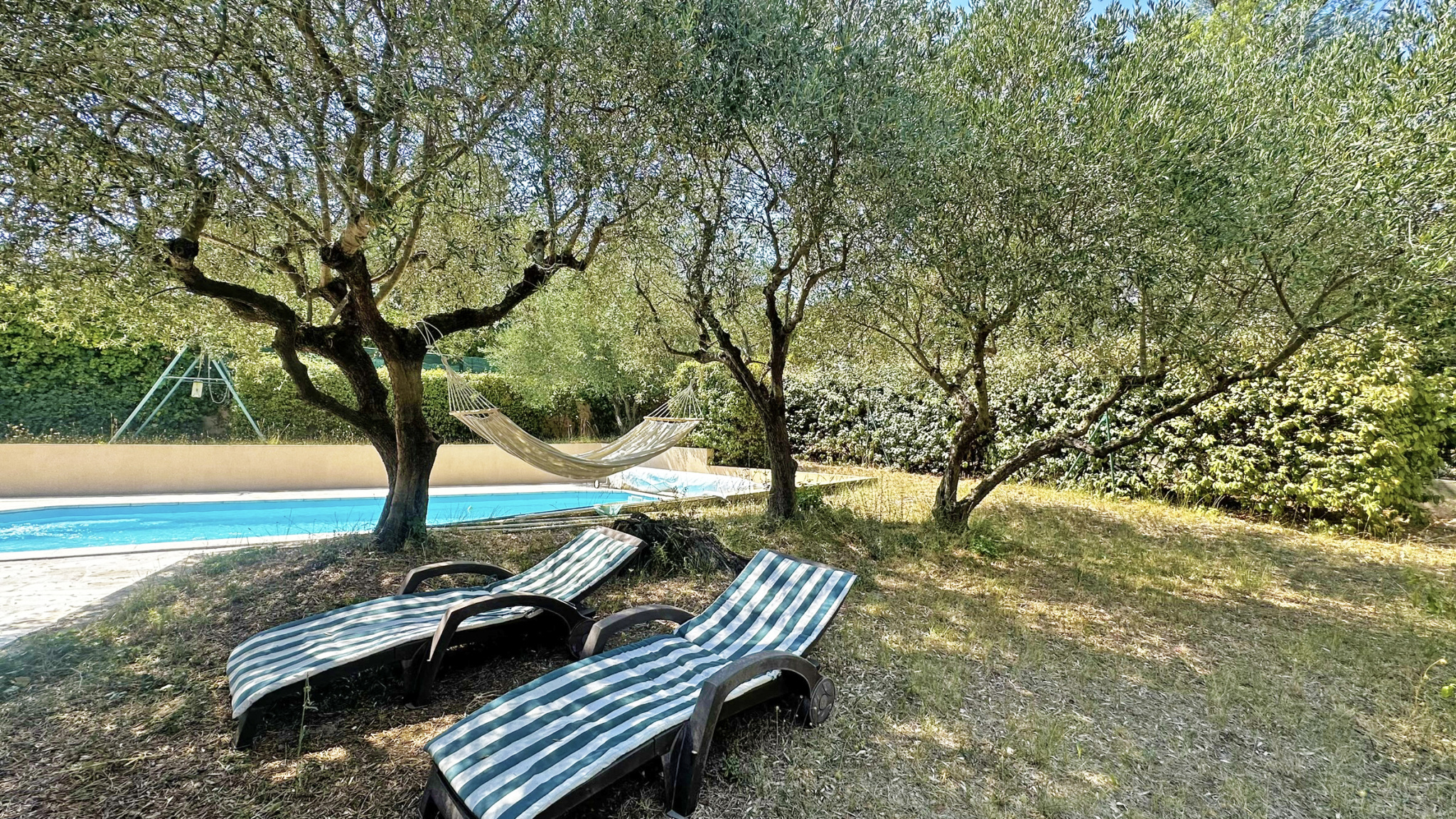 MAISON FAMILIALE AVEC PISCINE   CALME ET ESPACE SANS VIS-À-VIS
