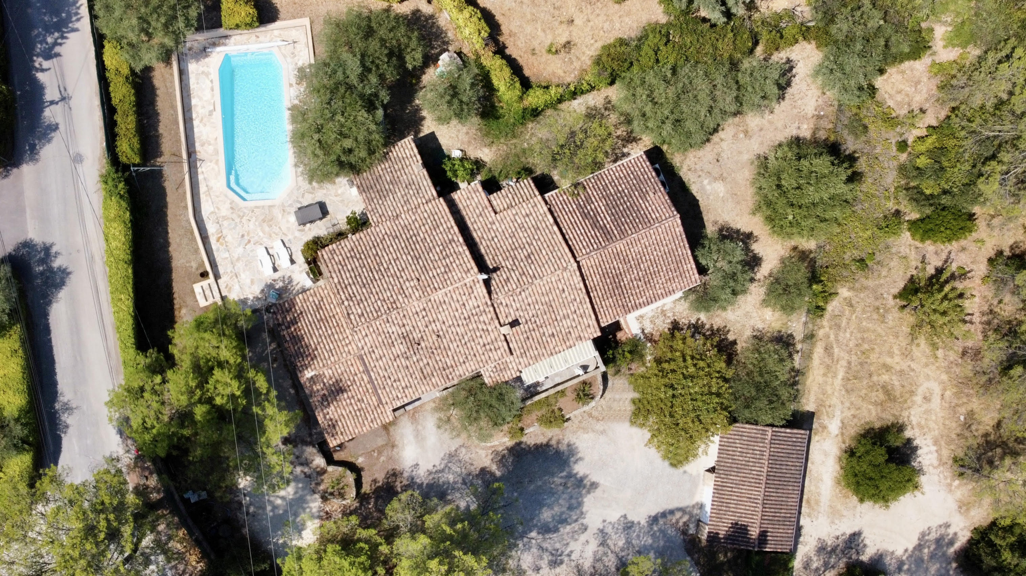 MAISON FAMILIALE AVEC PISCINE   CALME ET ESPACE SANS VIS-À-VIS