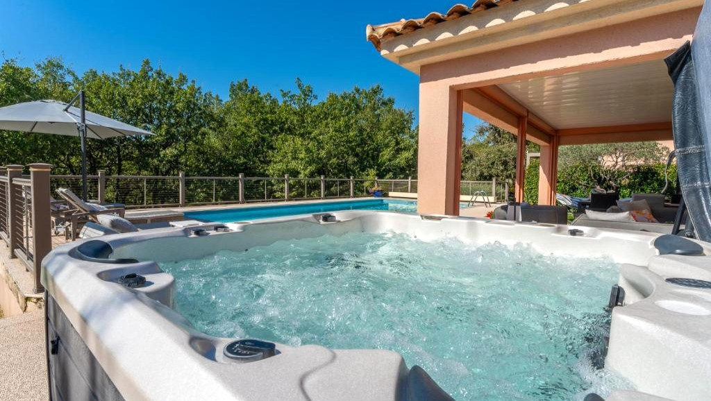 Exclusivité Luxury. Immoprovence by Victoria Immobilier vous présente cette villa magnifique à st Maximin la S