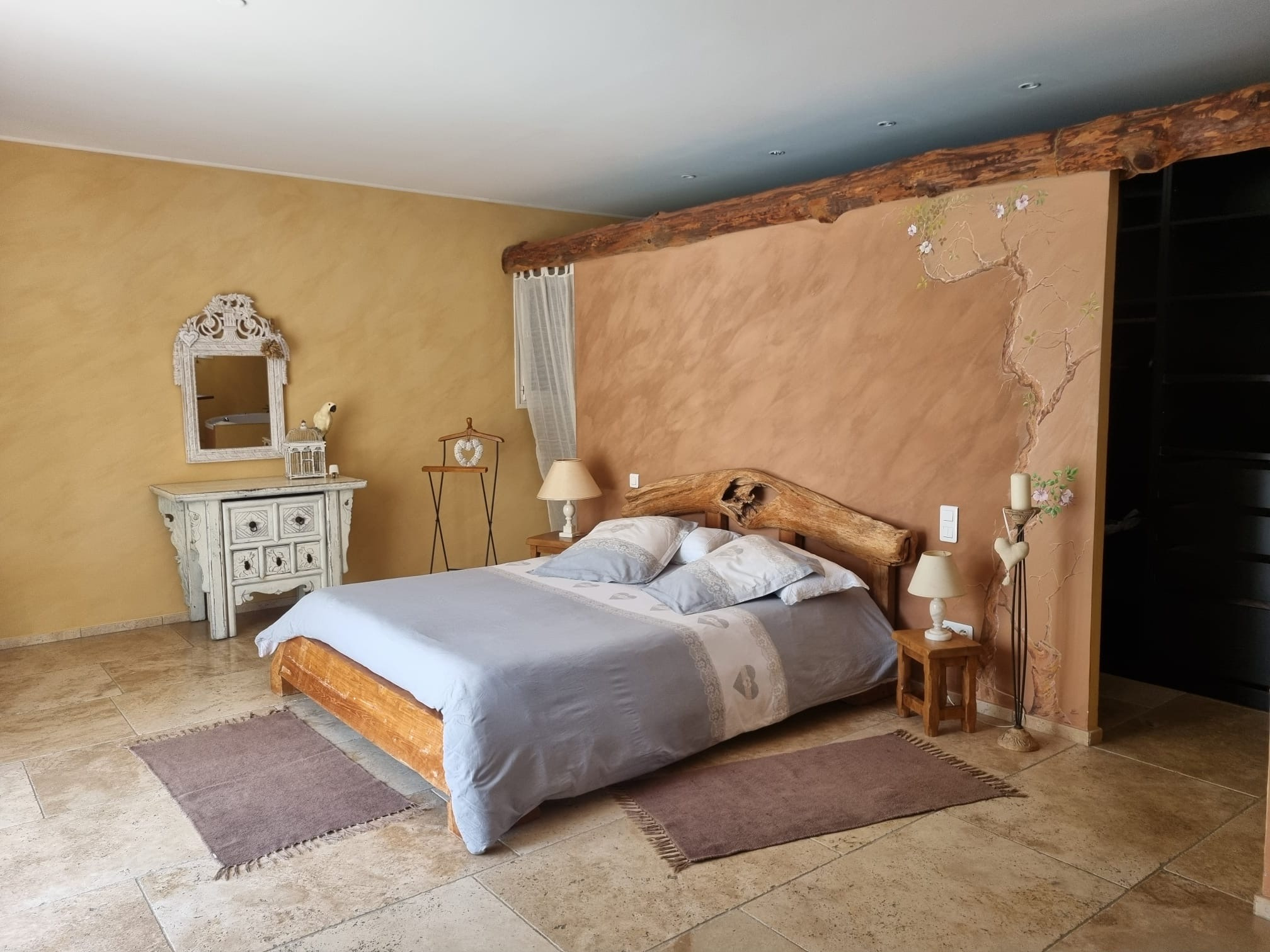 Maison avec 4 chambres, terrain de 1800m2, piscine et garage