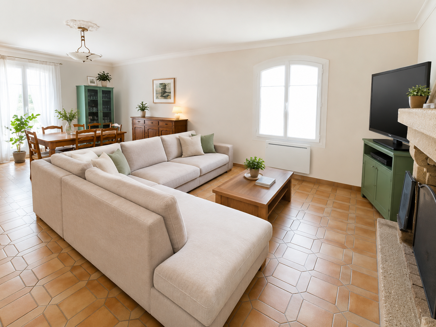 TOULON: SPACIEUSE VILLA DANS DOMAINE SECURISE, AU CALME, AVEC VUE DEGAGEE