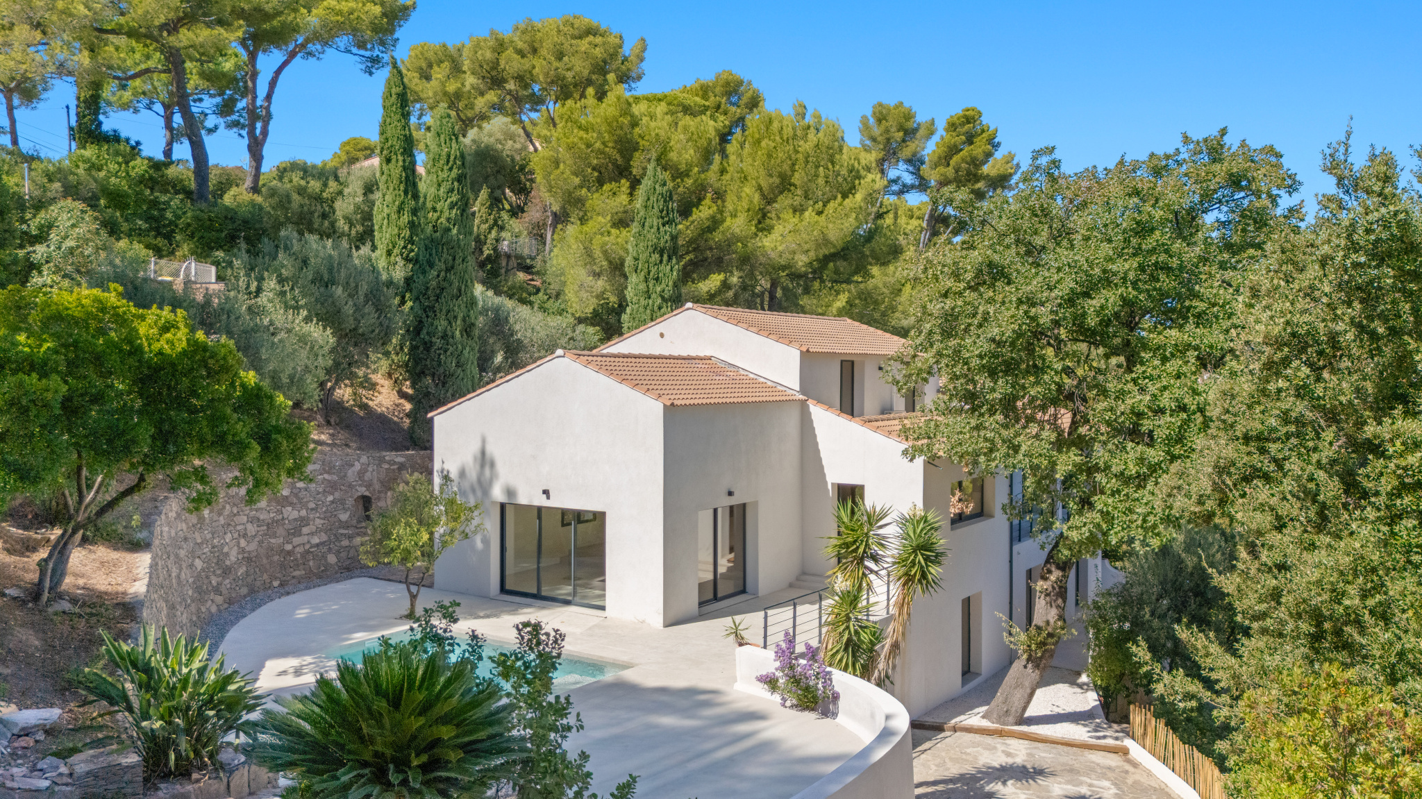 HYERES – PROPRIETE D&rsquo;EXCEPTION ENCADREE DE VERDURE