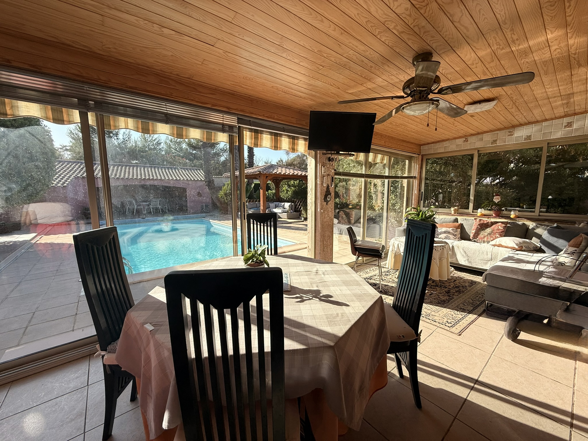 EXCLUSIVITE . Villa de plain-pied 119m2 avec piscine   La Londe-les-Maures