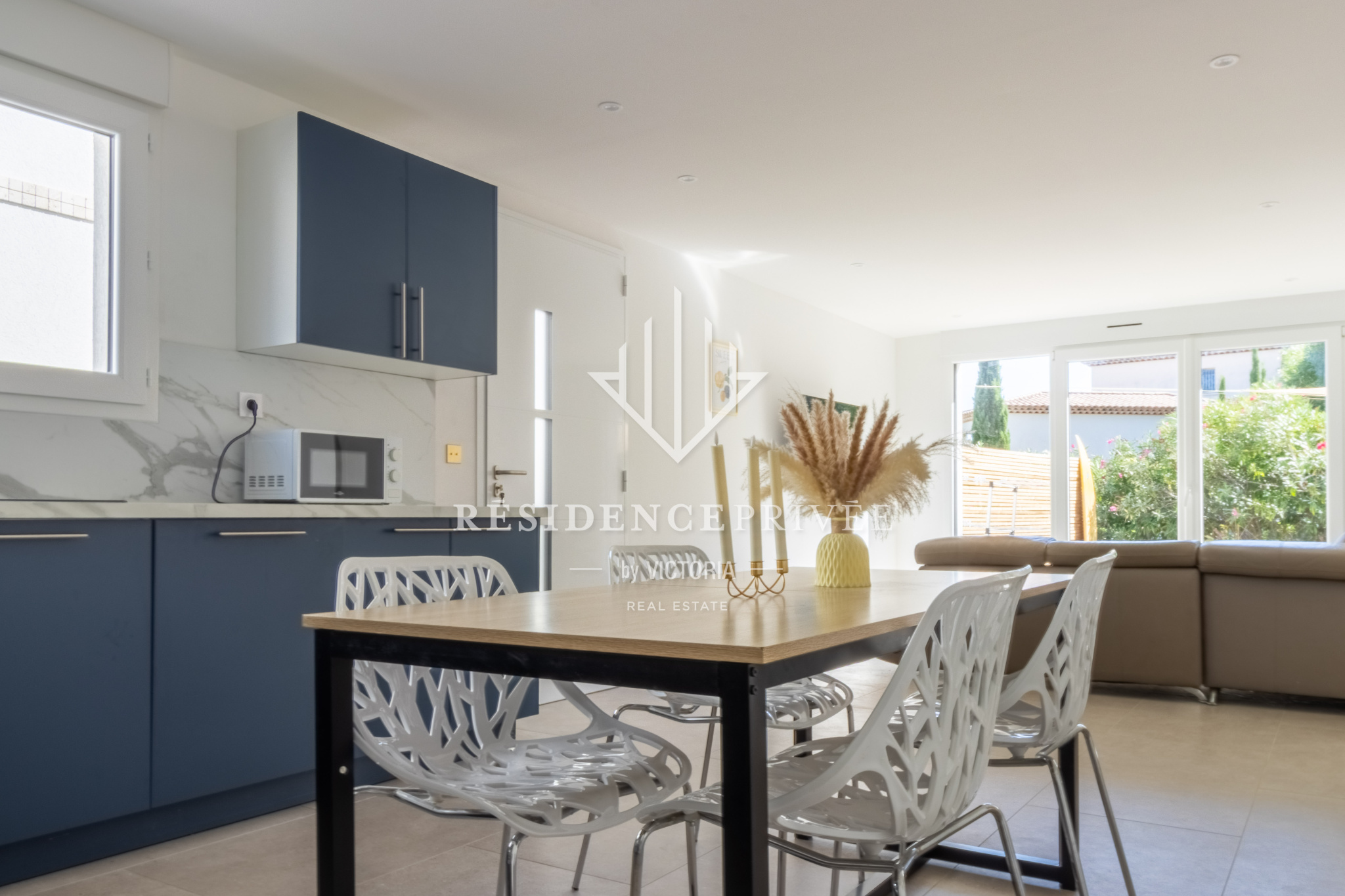 Maison T4 vue dégagée sur les collines environnantes.