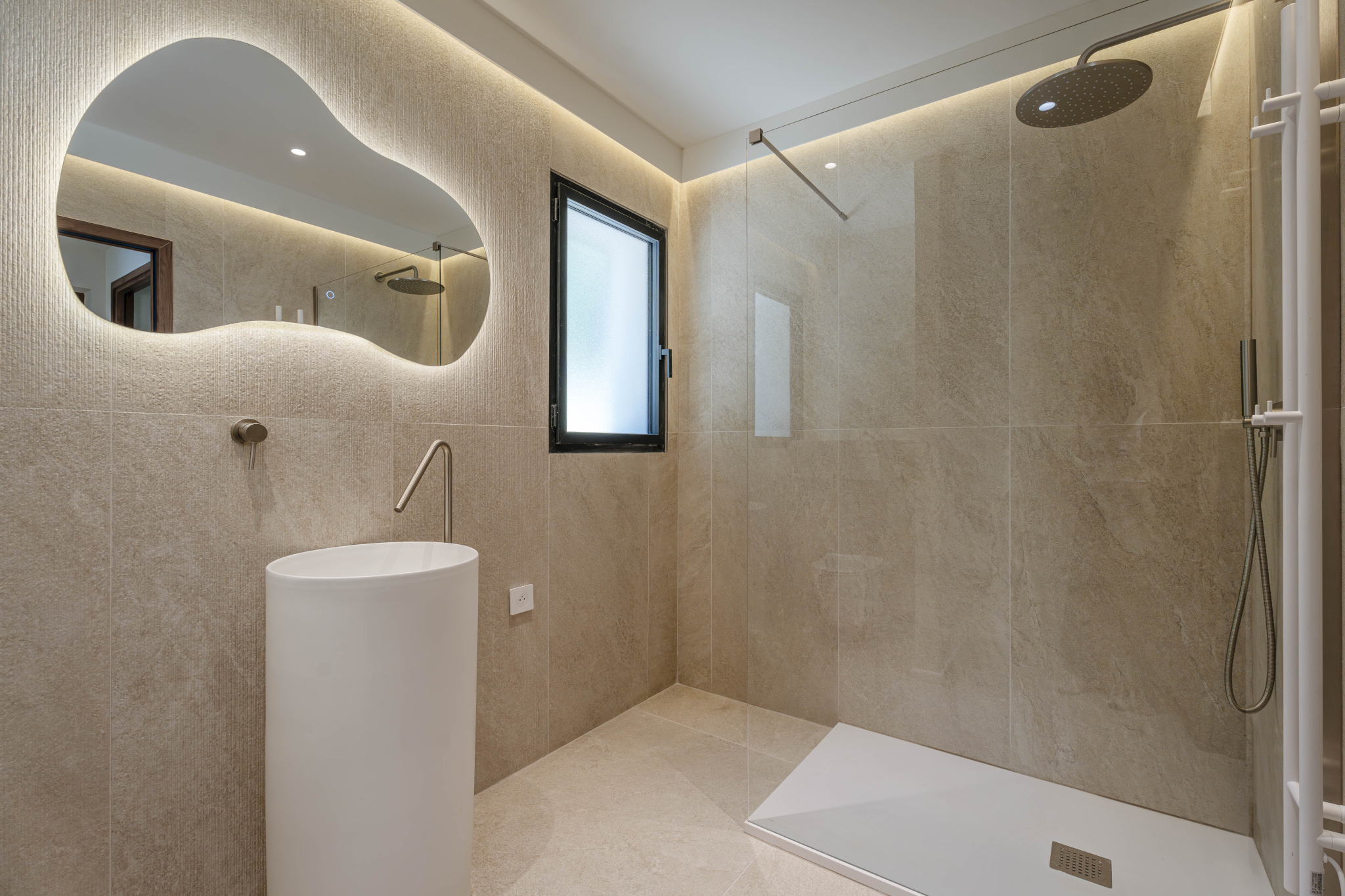 HYERES – PROPRIETE D&rsquo;EXCEPTION ENCADREE DE VERDURE