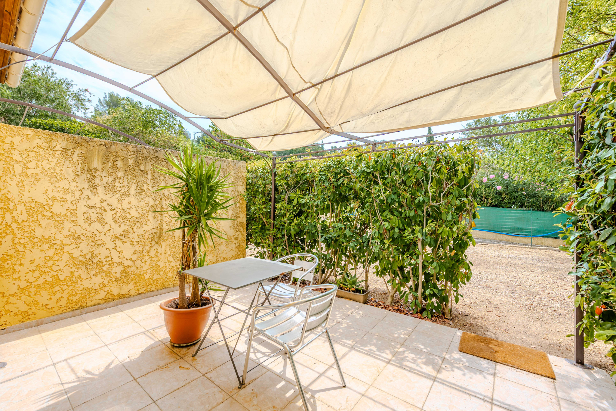 MAISON COMPOSEE DE DEUX APPARTEMENTS …