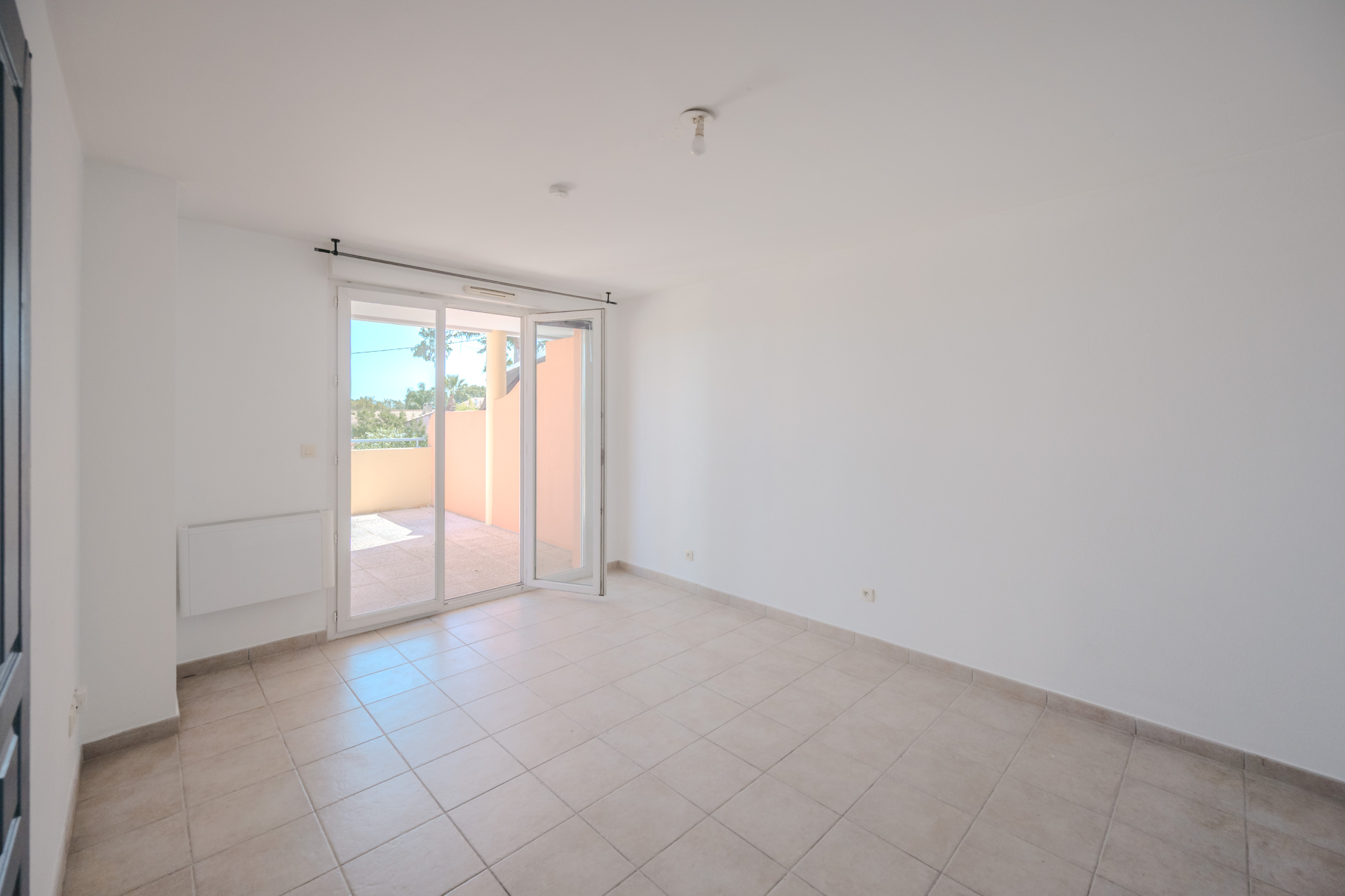 JOLI T2 AVEC GRANDE TERRASSE ET VUE DEGAGEE …