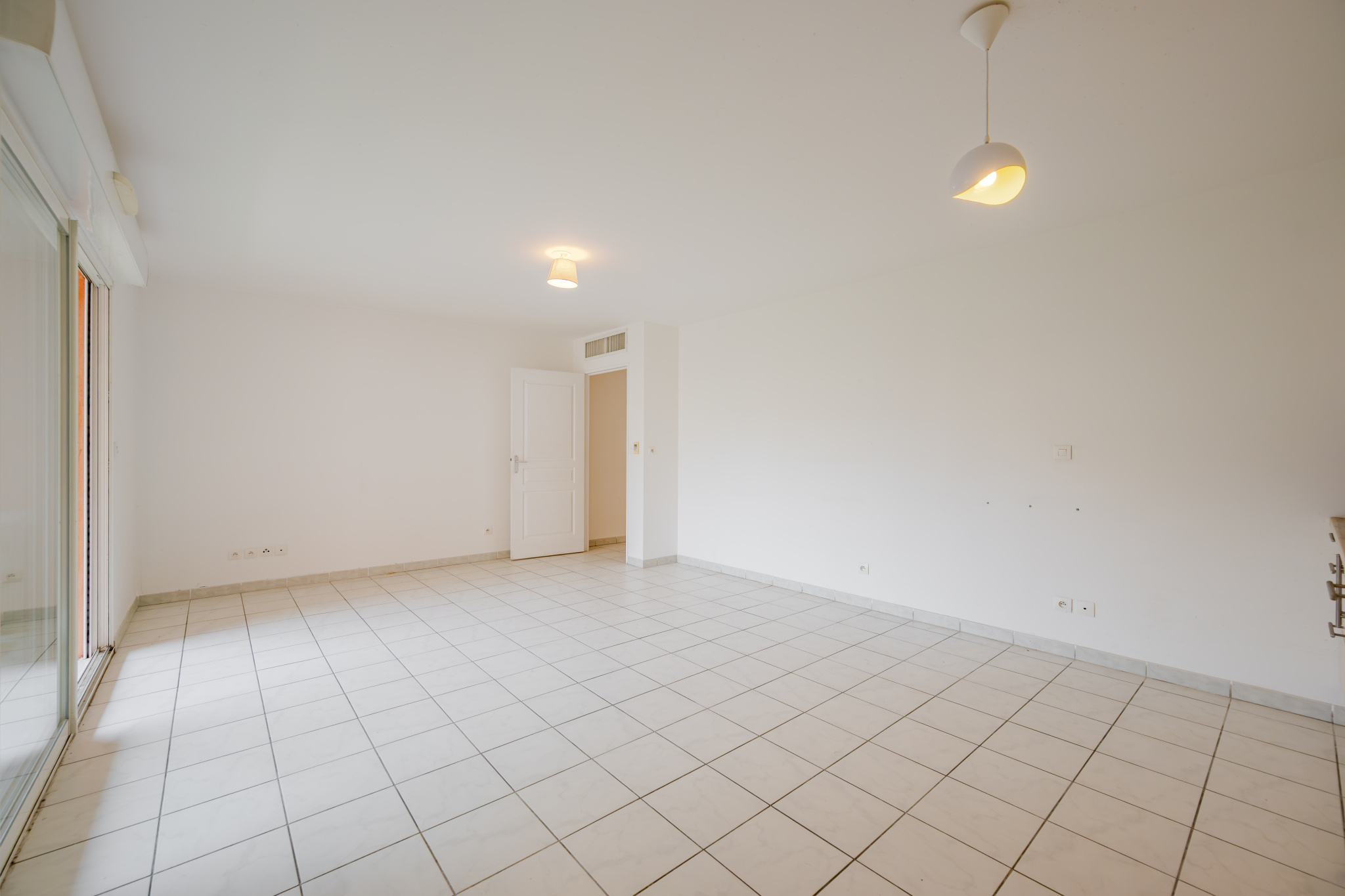 AU CALME ET TRAVERSANT, AVEC TERRASSE ET GARAGE …