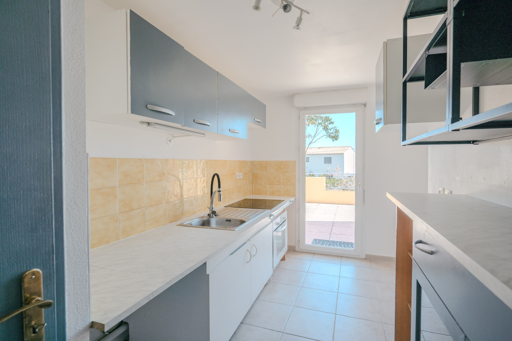 JOLI T2 AVEC GRANDE TERRASSE ET VUE DEGAGEE …