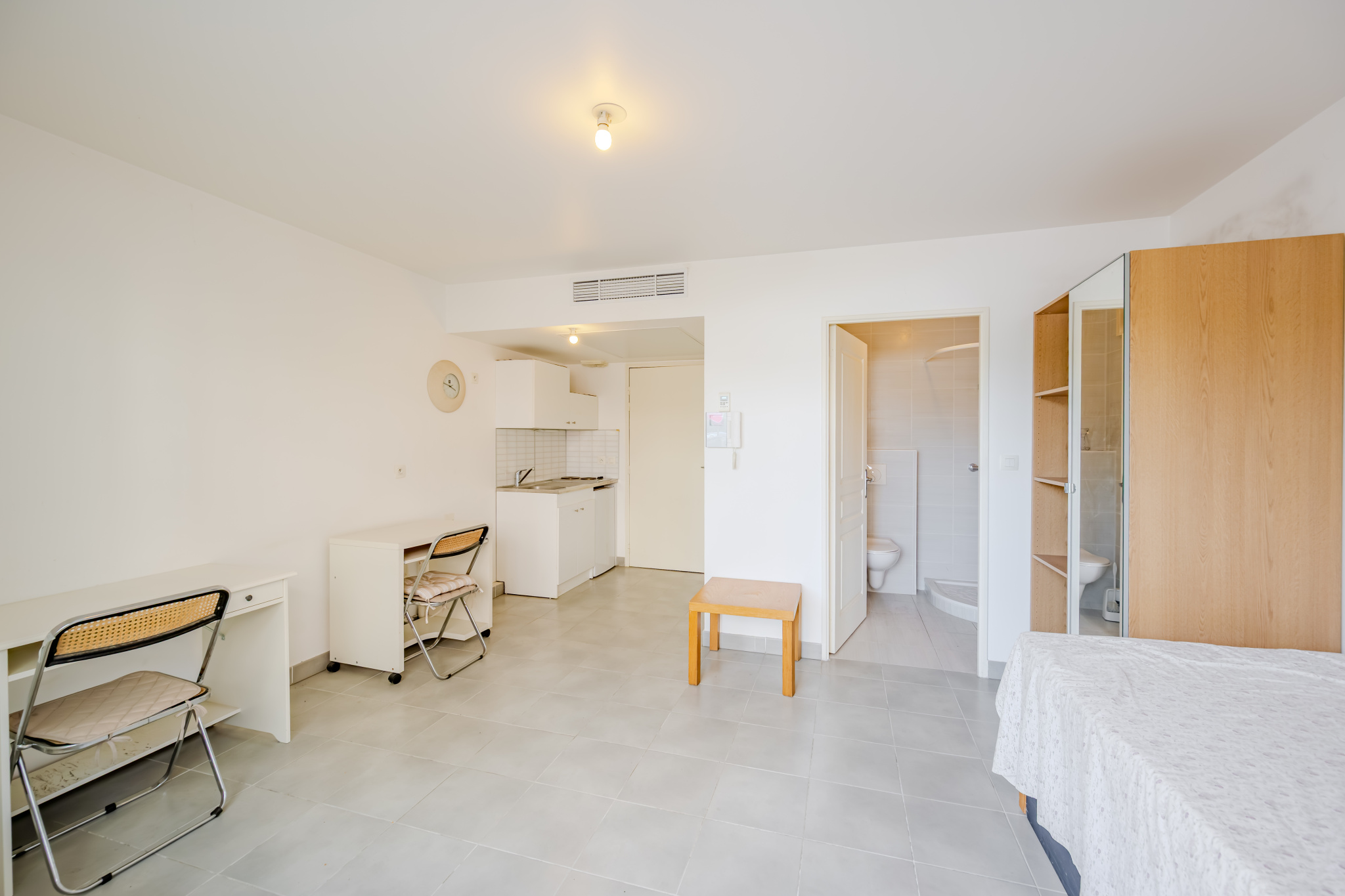 STUDIO DANS RESIDENCE RECENTE …