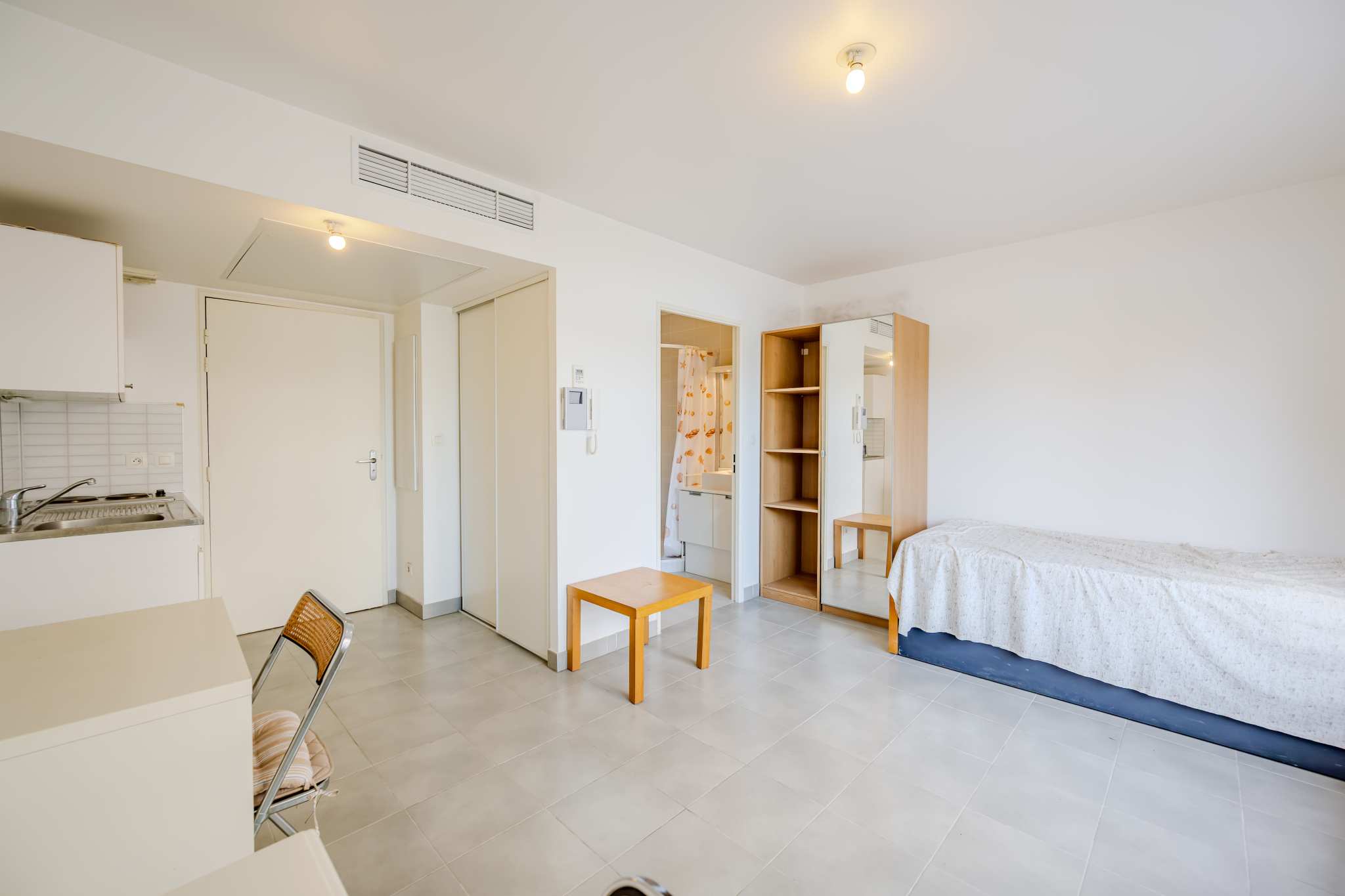 STUDIO DANS RESIDENCE RECENTE …