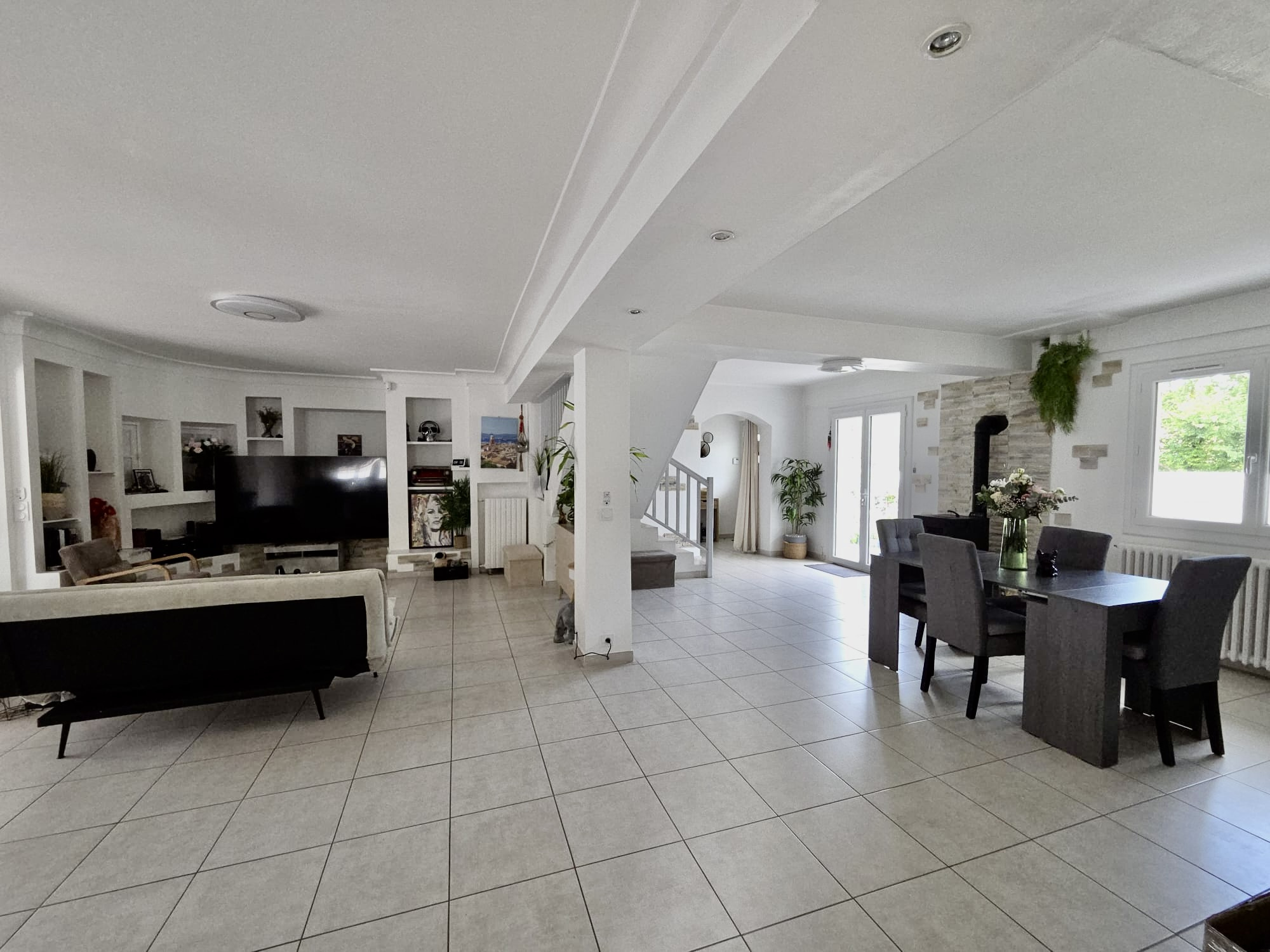 BELLE MAISON FAMILIALE T8 avec 3 logements et cours de TENNIS