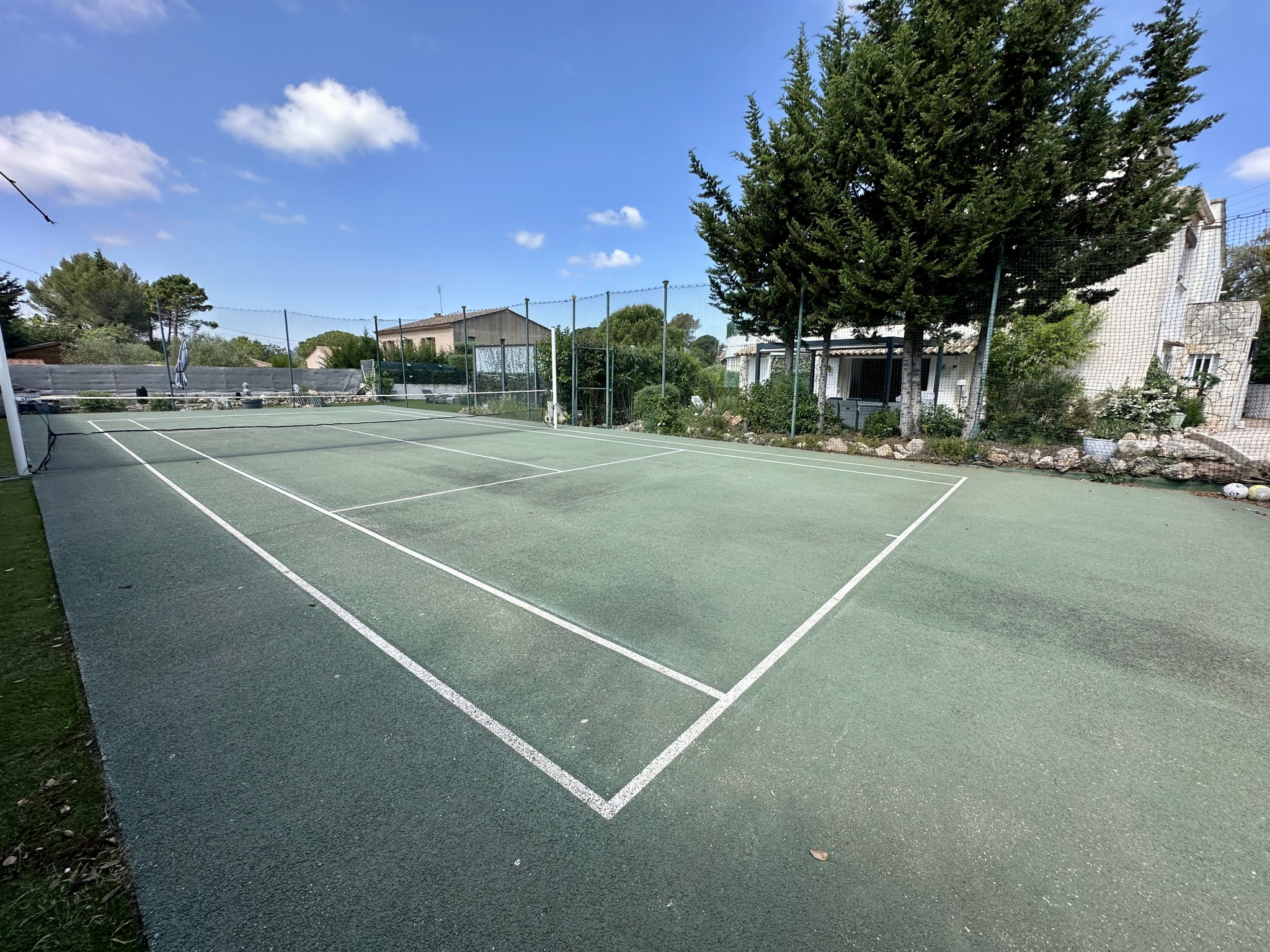 BELLE MAISON FAMILIALE T8 avec 3 logements et cours de TENNIS